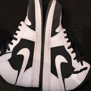 Jordan 1 mid Tuxedo Black/White 2018